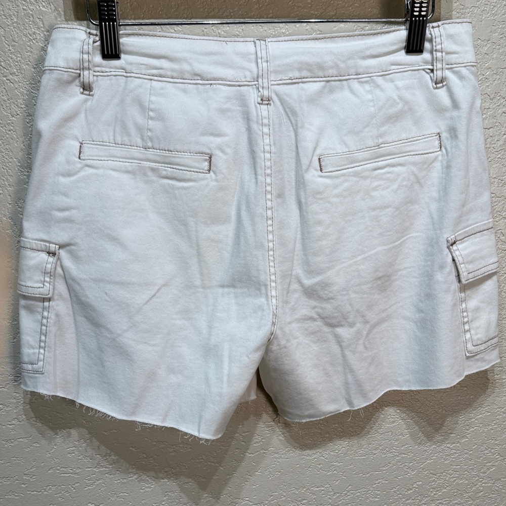 Eesome Women Medium White Cargo Raw Hem Cut Off Stretch Shorts NWT - Picture 5 of 7